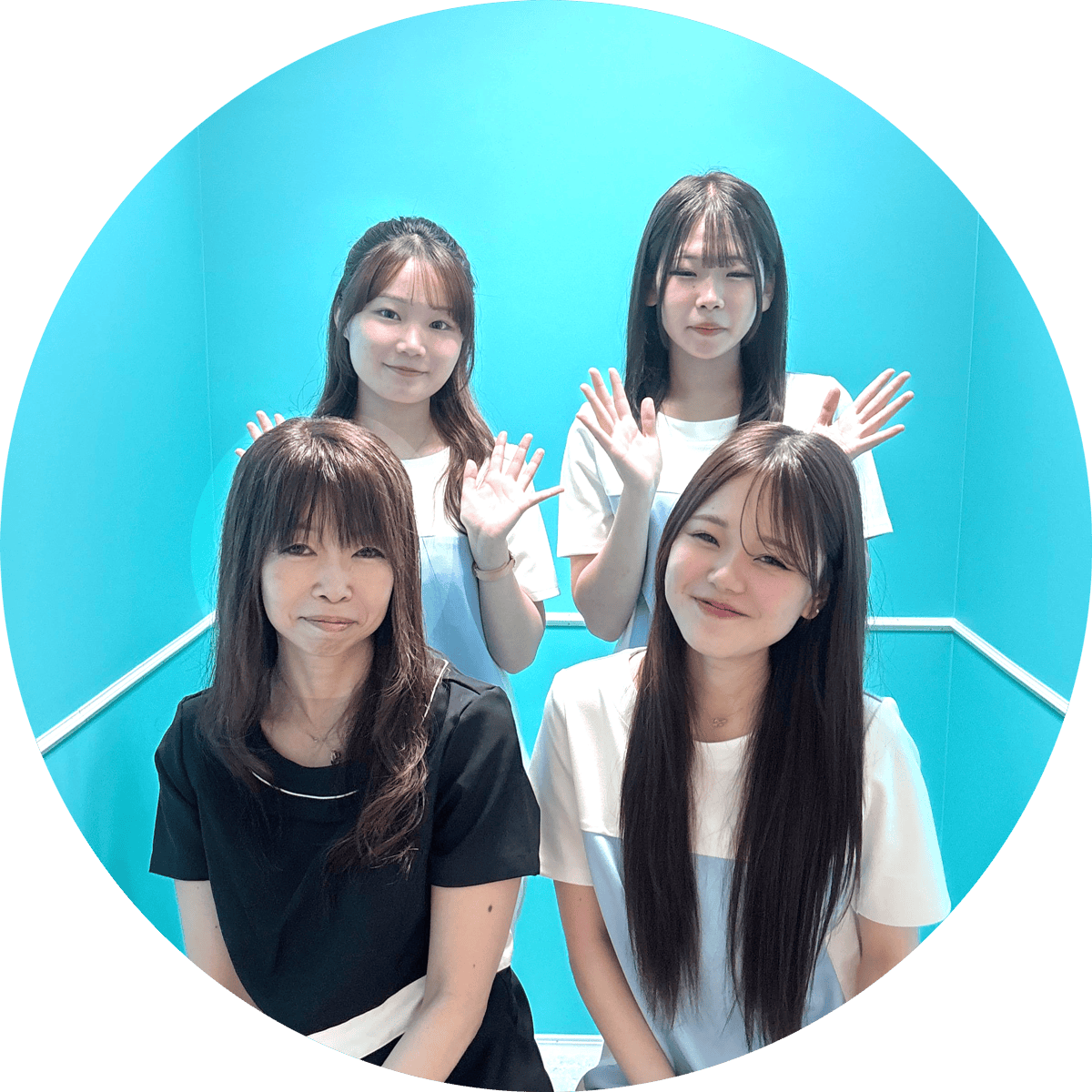 脂肪冷却中の女性の腹部と専用ジェルパッド